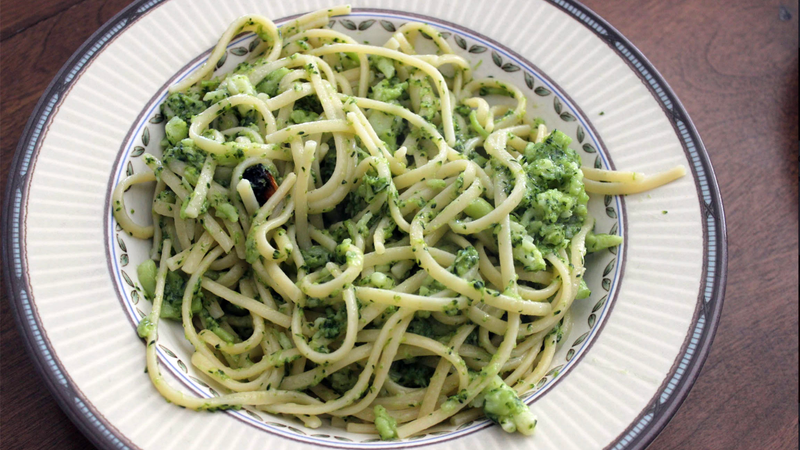 Illustration for article titled Broccoli, garlic, anchovies make a weeknight pasta dream